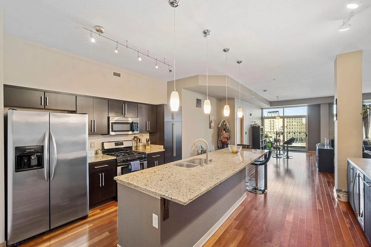 2 bed, 1874 sqft, $4,500 — Photo 1