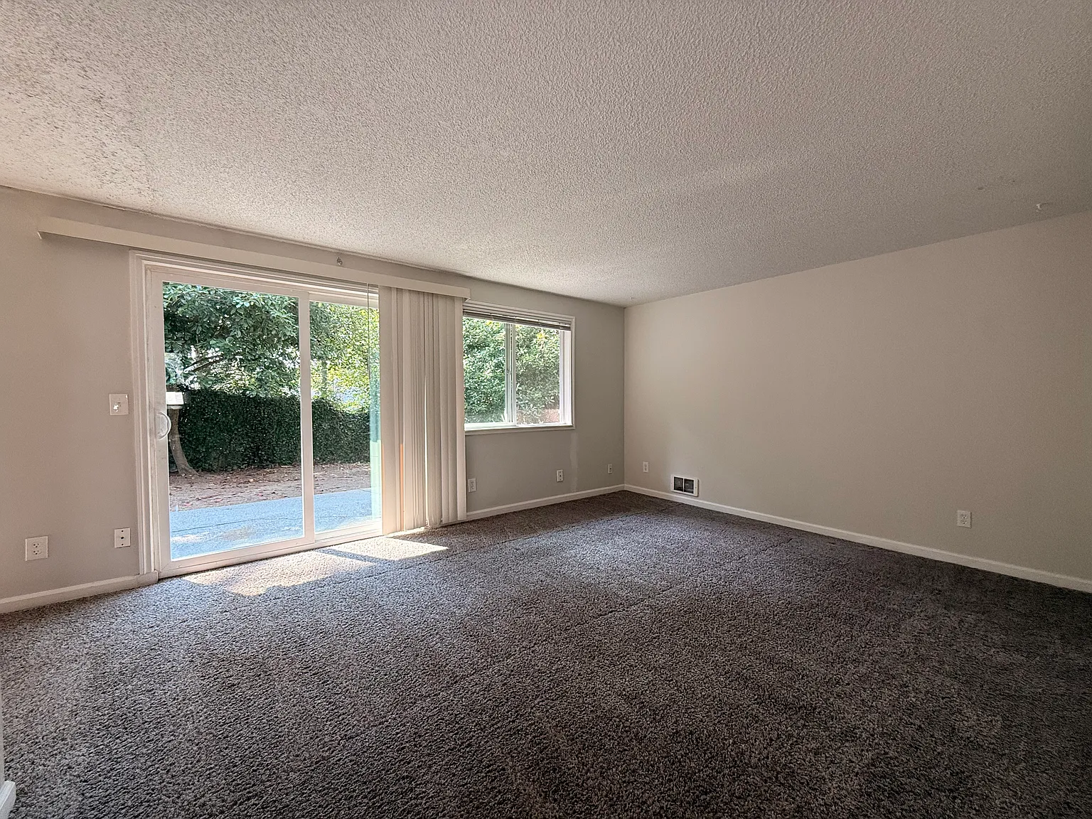 Kenwood Dr — Photo 2