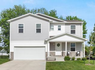810 Springview Dr, Pleasantville, IA 50225