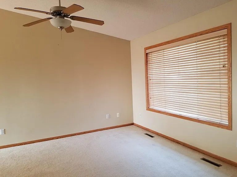 5233 King Arthur Dr NW — Photo 5