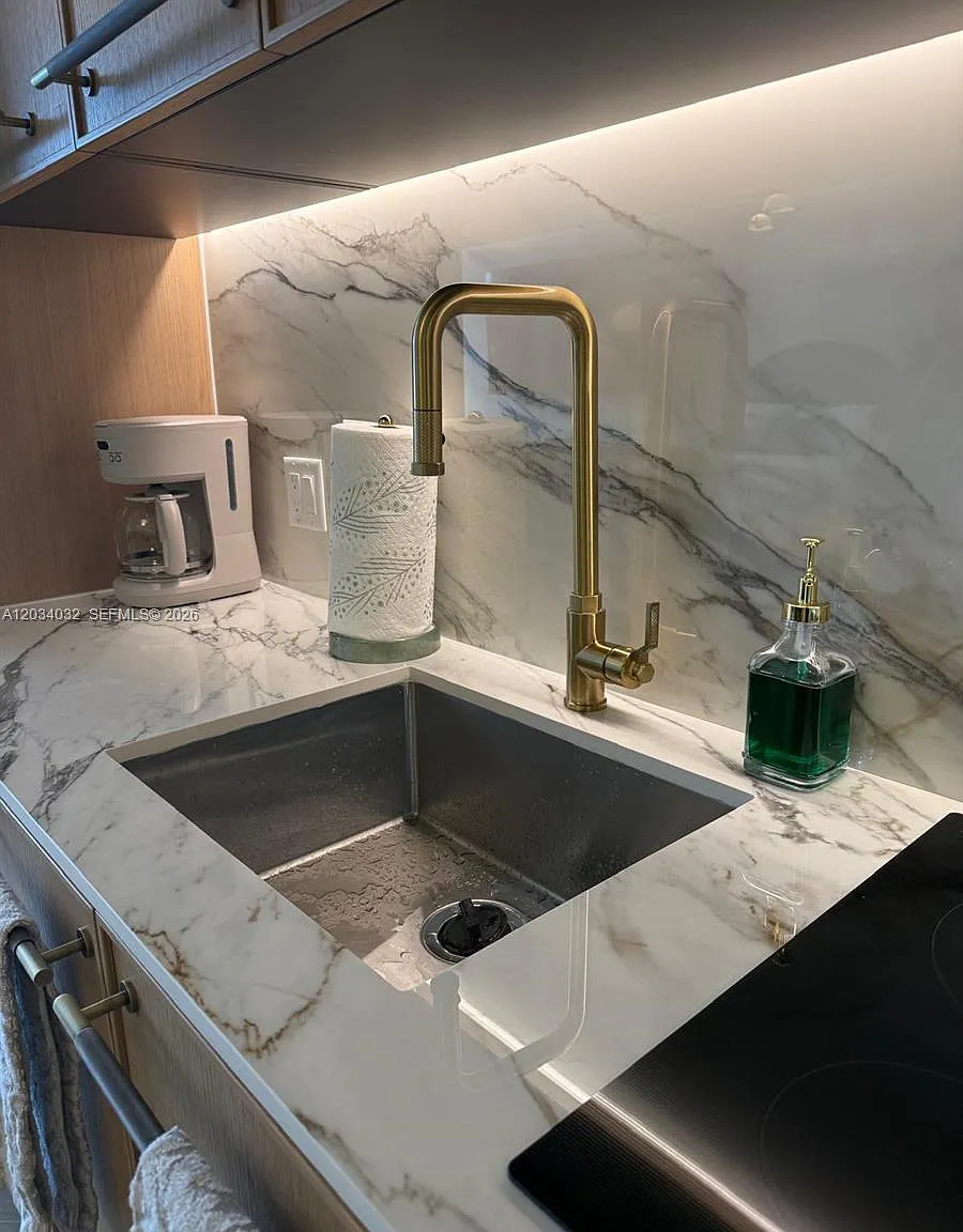 1 bed, 1.0 bath, 638 sqft, $4,700 — Photo 3