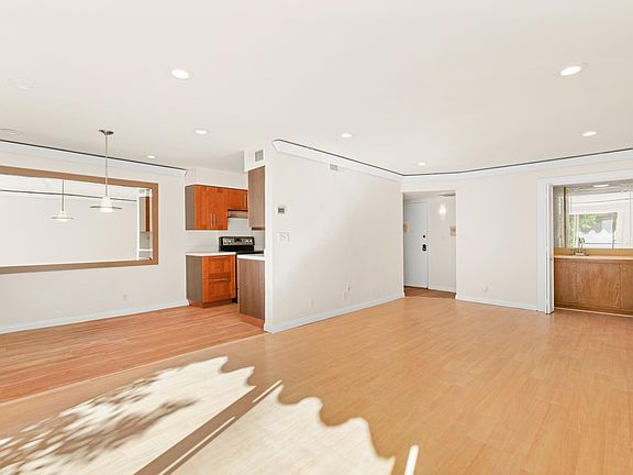 5th image of 5353 Yarmouth Ave Unit 106
