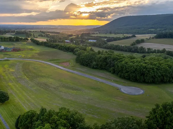 660 Montclair Ln, Boalsburg, PA 16827