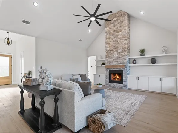 325 Soto Dr, Celeste, TX 75423