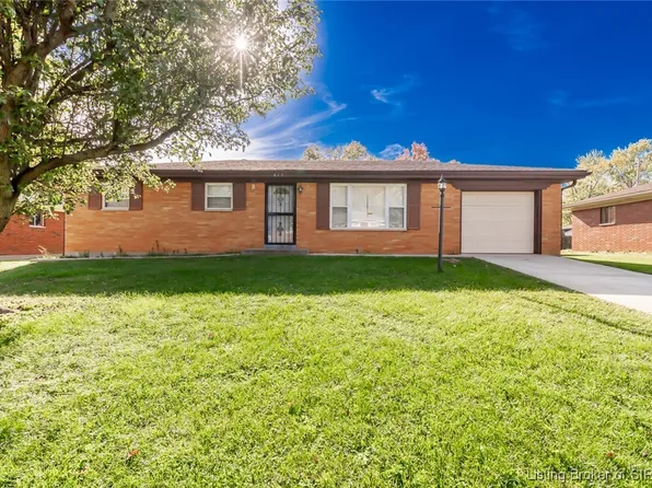 813 Iowa Street, Sellersburg, IN 47172