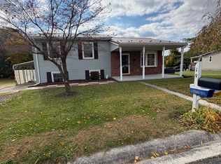 19 Diana Dr, New Oxford, PA 17350