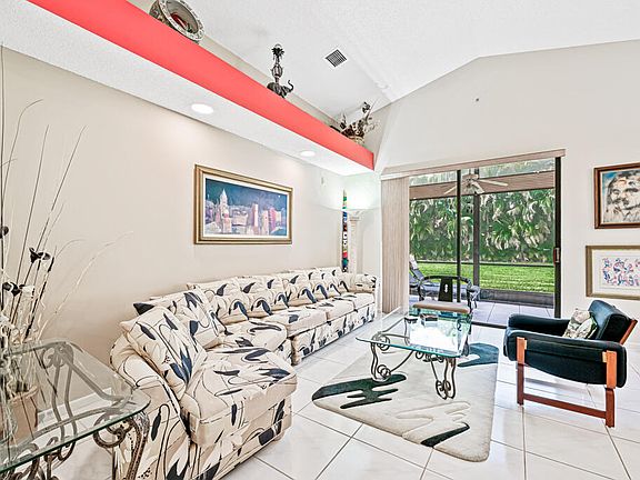 4th image of 7637 Lexington Club Blvd APT A