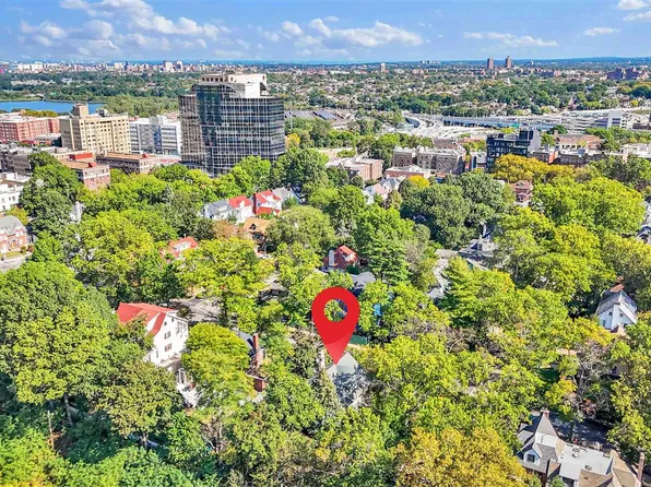 81-26 Austin Street image 25 of 30