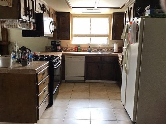 3rd image of 1378 Stanford Pl