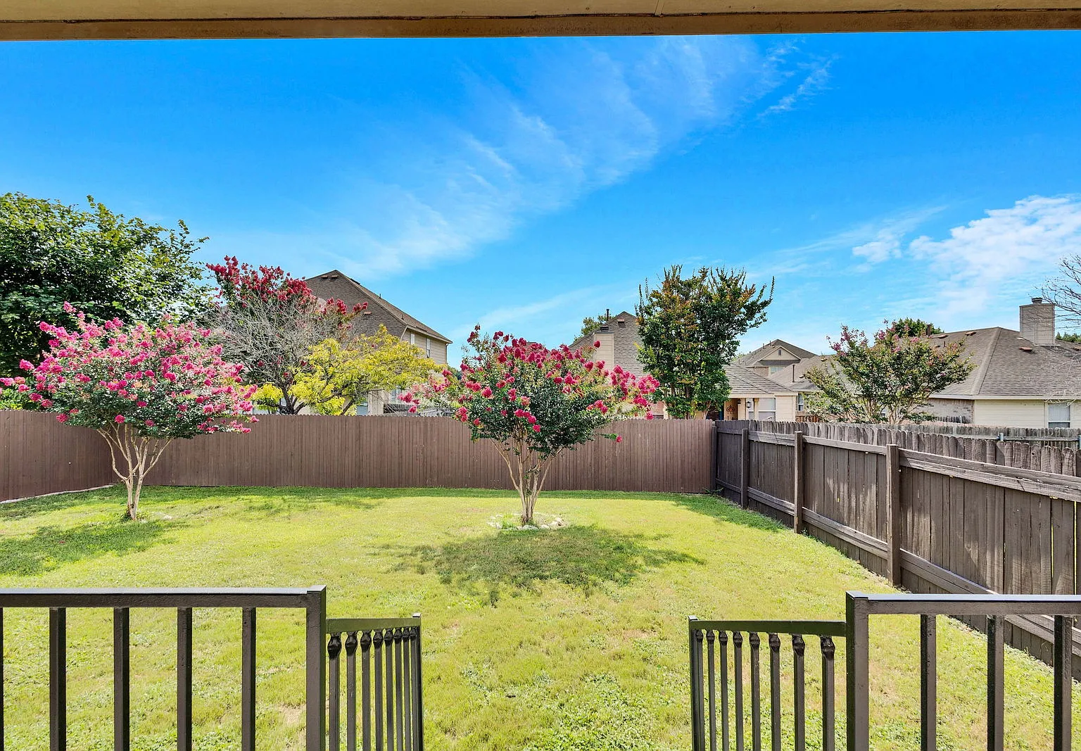 3 bed, 2.0 bath, 1557 sqft, $2,150 — Photo 3