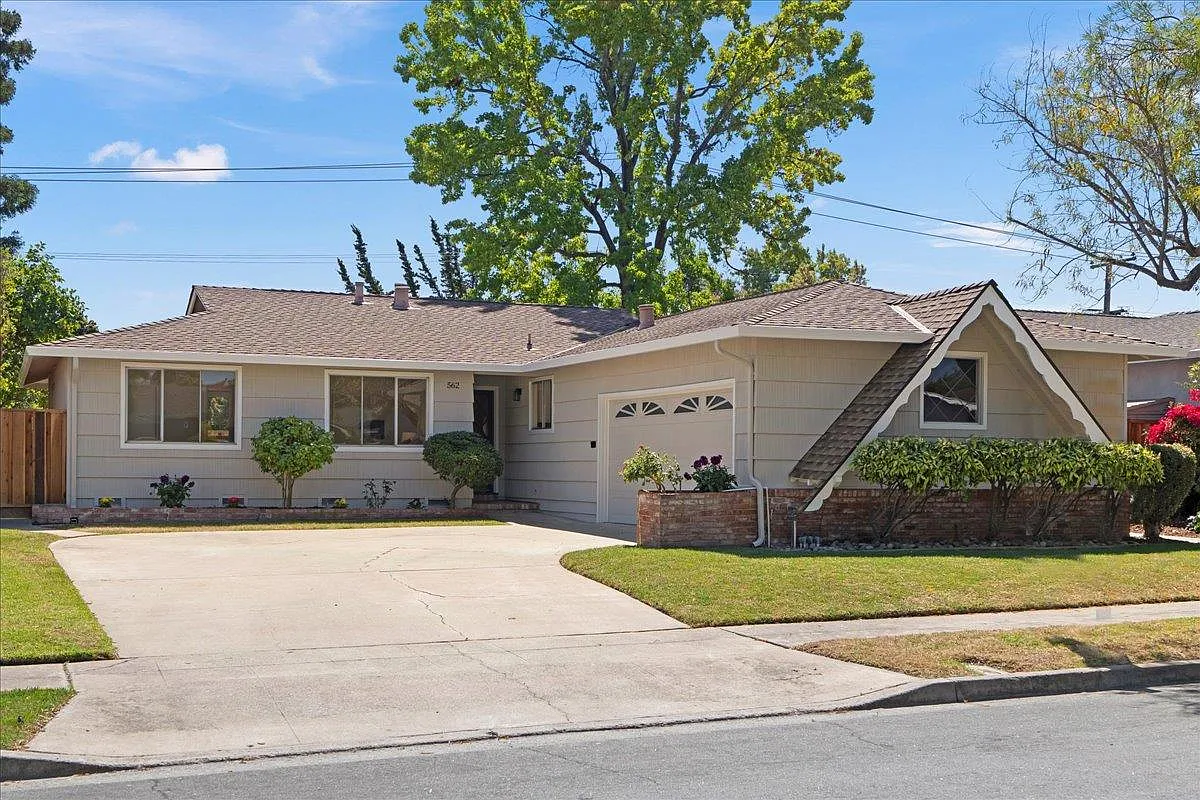 562 Dublin Way photo 1