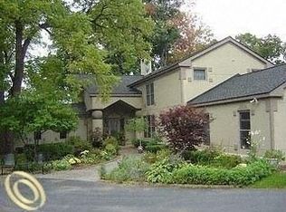 6655 Halsted Rd, West Bloomfield, MI 48322