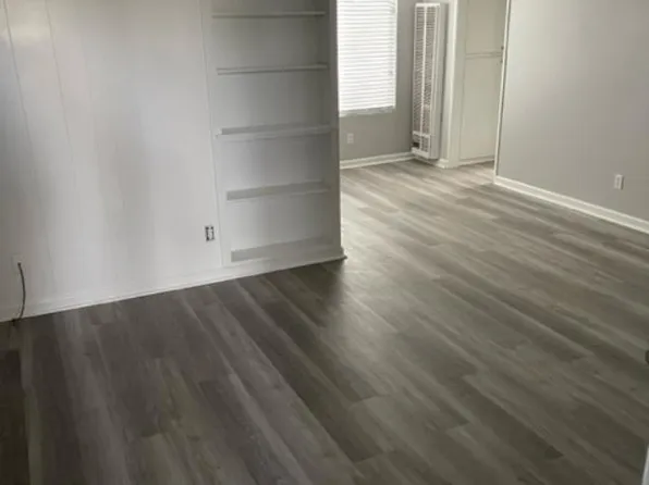 1875 Thomas Ave #11, San Diego, CA 92109