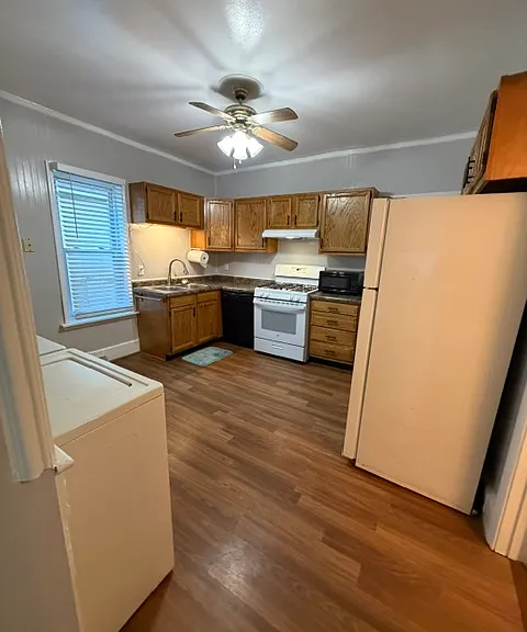 621 Fremont Ave NW — Photo 8