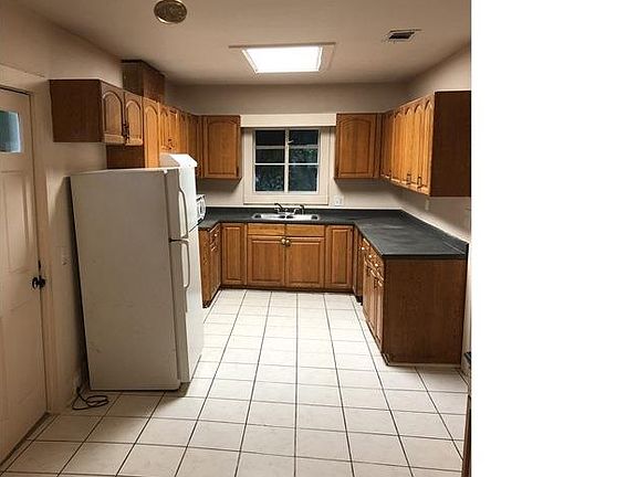 2nd image of 1533 Magnolia Ave