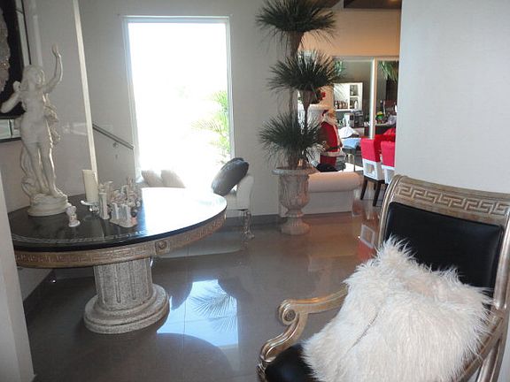 2nd image of 2711 Sonora Ave