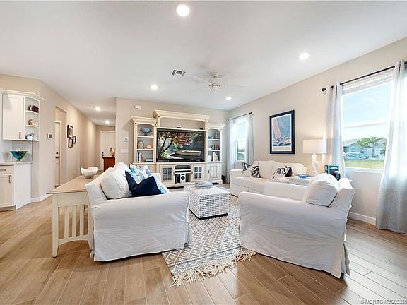 4th image of 1800 NW Golden Oak Trl