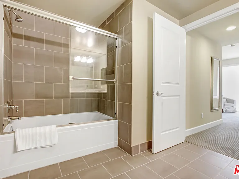 589 Americana Way #423 — Photo 14