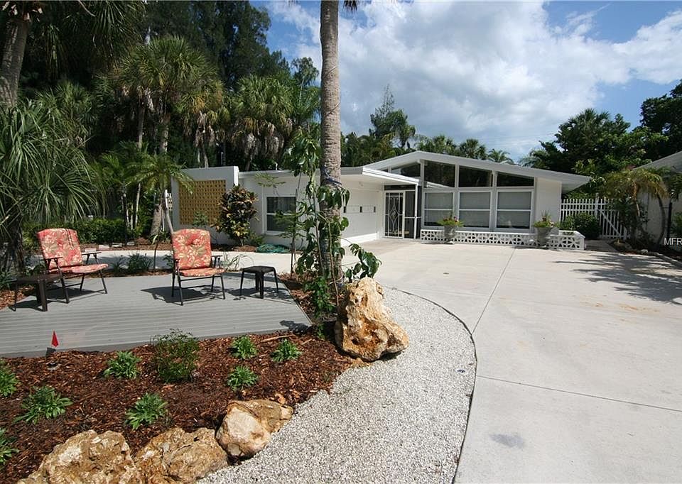 1st image of 416 Woodland Dr