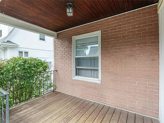 3rd image of 71 Clarence St