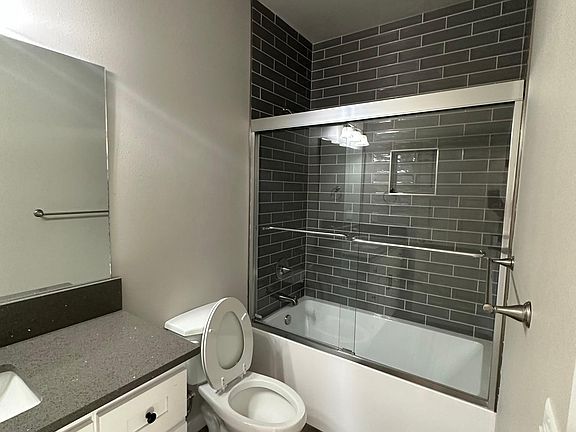 3rd image of 4081 Quinn Dr NE