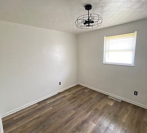 5th image of 2249 Hepburn Ave APT B