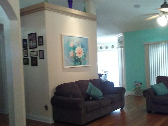 3rd image of 1832 Edgewood Dr