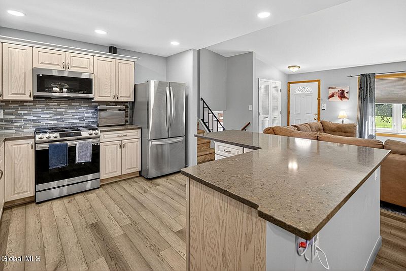 5th image of 118 Orlando Avenue