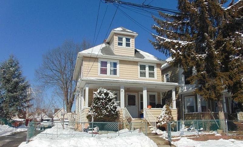 2nd image of 33 Grand St