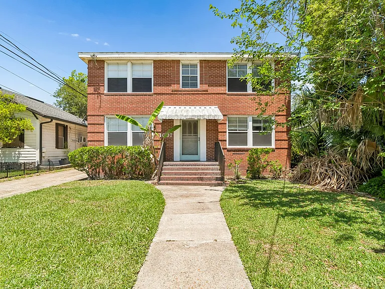 1037 Riviera St — Photo 15