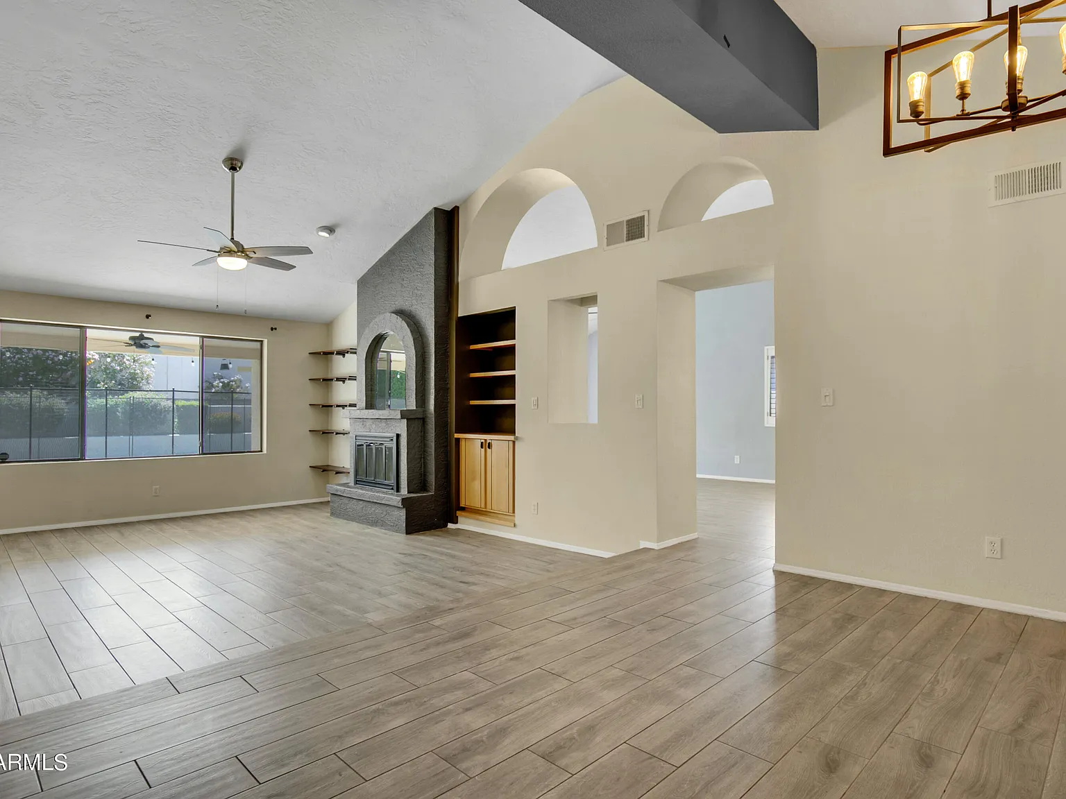 3 bed, 2.0 bath, 1928 sqft, $2,900 — Photo 2
