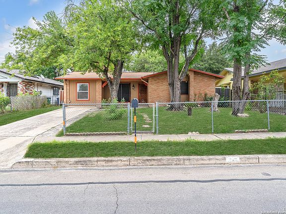 3rd image of 1842 Laven Dr.