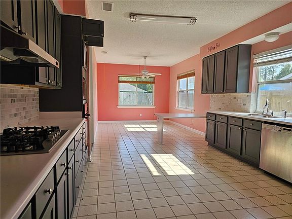 4th image of 3011 Golden Dr