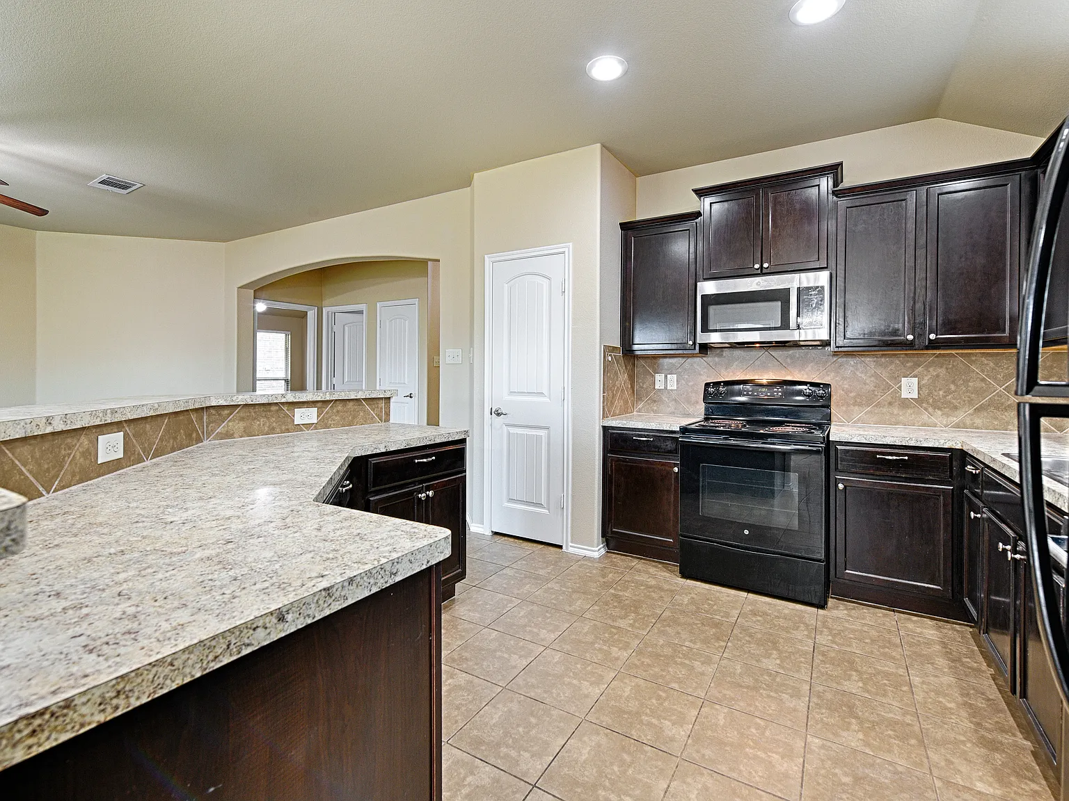 3 bed, 1691 sqft, $1,800 — Photo 4