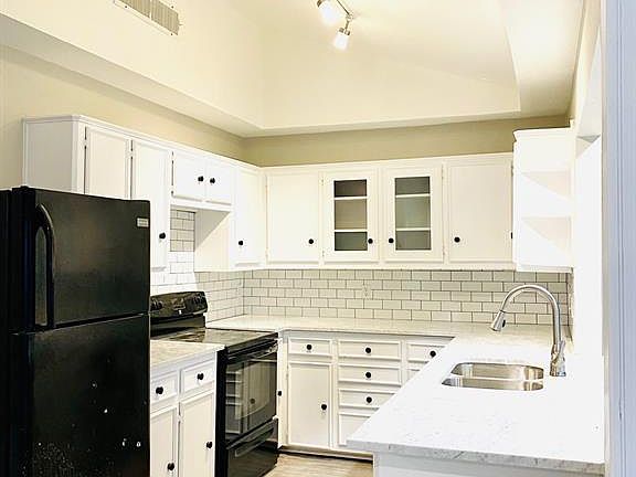 4th image of 512 Southlake Dr