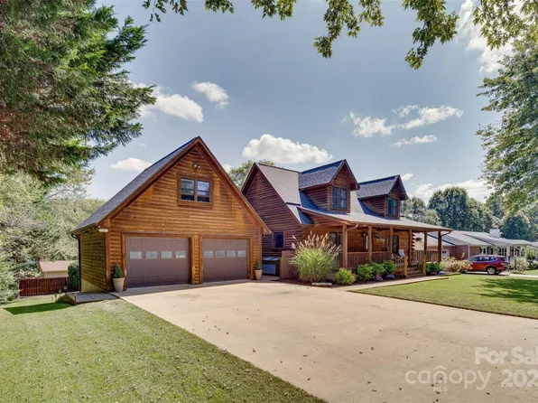 21 Meadow Dr, Horse Shoe, NC 28742