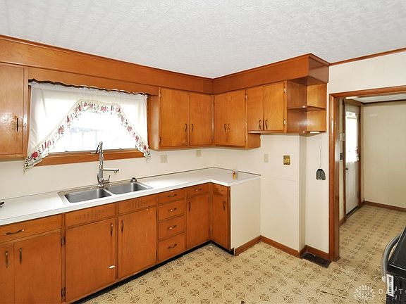 5th image of 324 Anderson Ave
