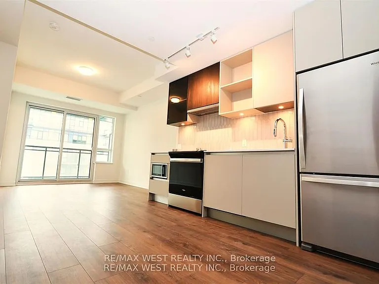395 Dundas St W #822 — Photo 30