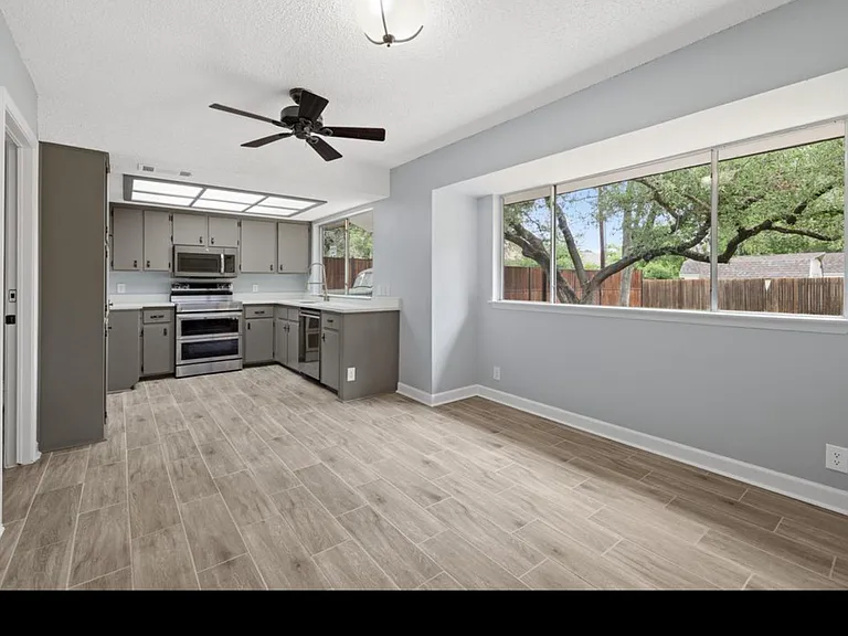 9201 Robins Nest Ln — Photo 7