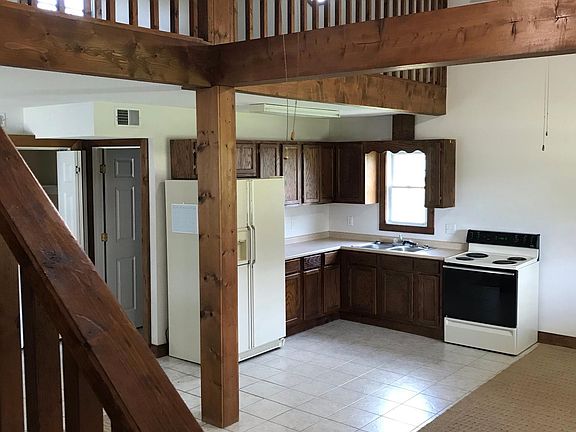 5th image of 385 Park Ln