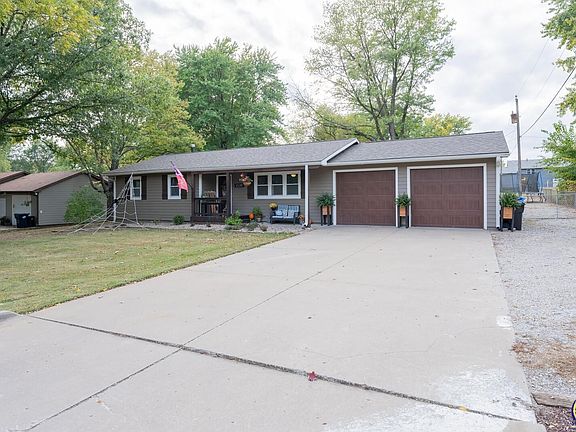 3rd image of 5325 NE Burchwood Dr