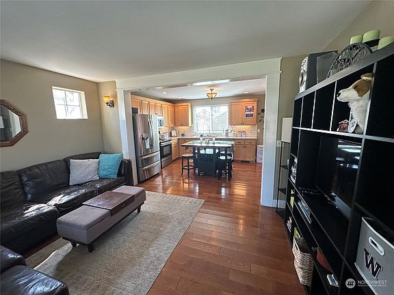 5th image of 6622 S Fife Street