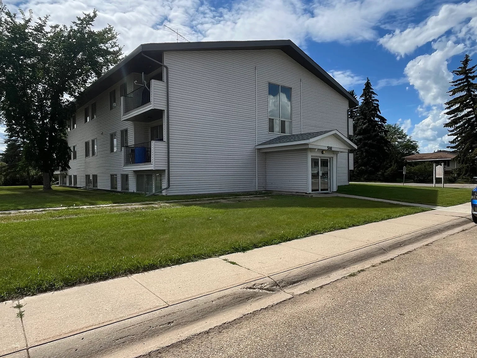 McKenna Manor — Photo 2