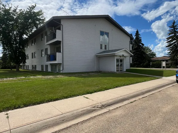 McKenna Manor, 5141 46th Ave, Vegreville, AB T9C 1N9