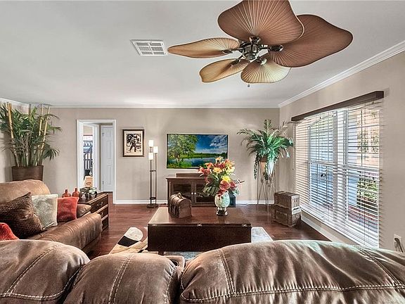 4th image of 27613 Lois Dr
