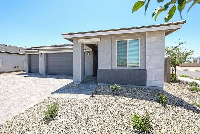 5633 W McNeil St — Photo 2