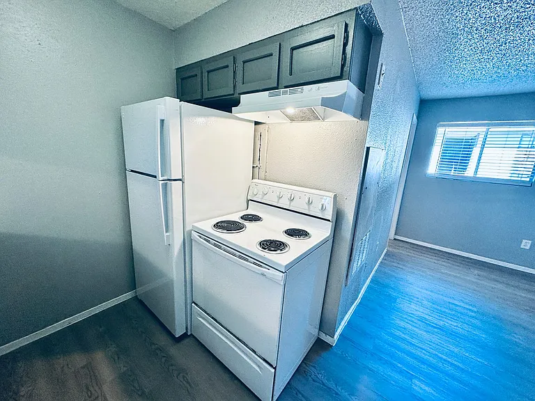 Awesome open Studio Apartments Close to Downtown — Photo 29