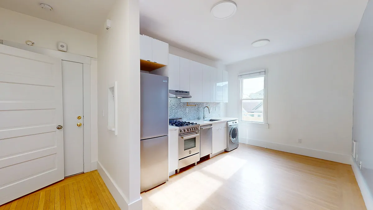 Building Photo - 3099 Washington St #24