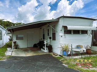 43 Orange Pl, Tavares, FL 32778