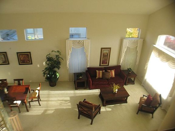 4th image of 8 Lakewood Cir
